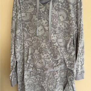 Simply Vera Vera Wang Gray sweatshirt